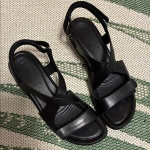 Ecco Women's Elegant Black Leather Sandals